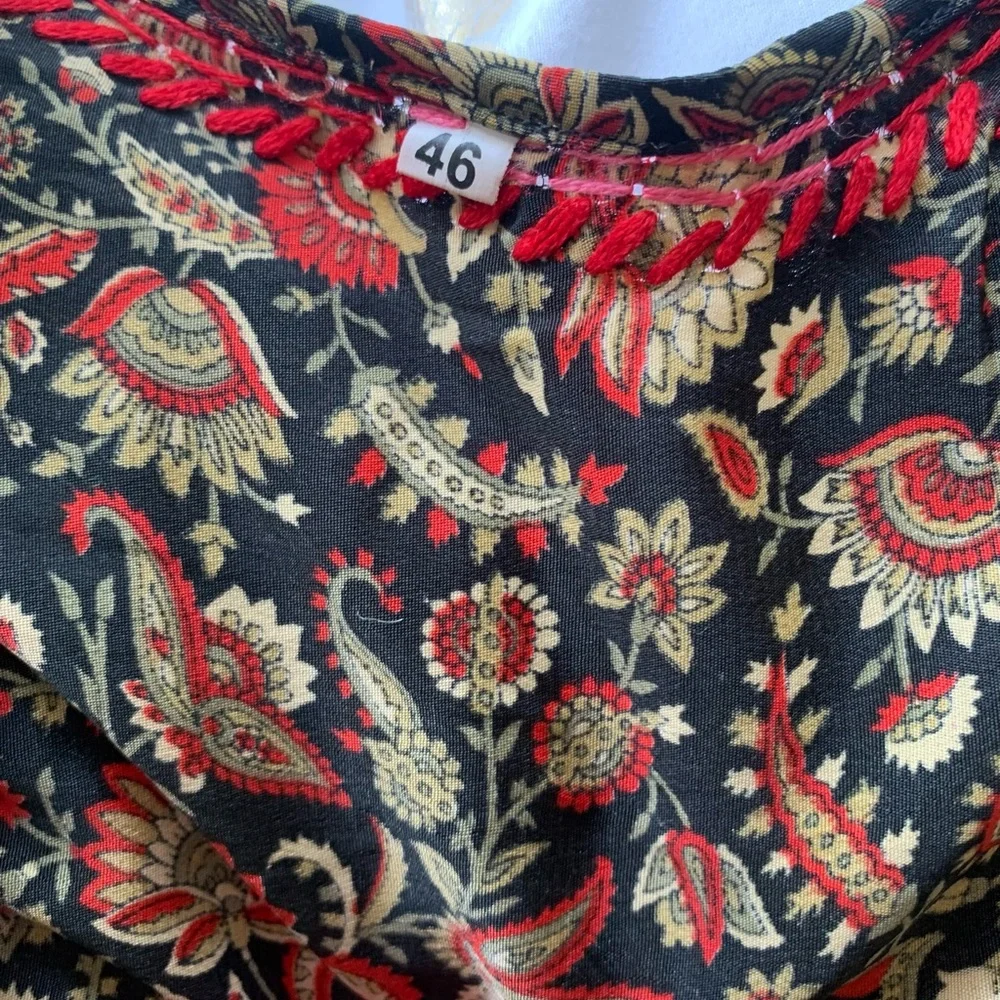 Indu embroided silk blouse. - Picture 9 of 9